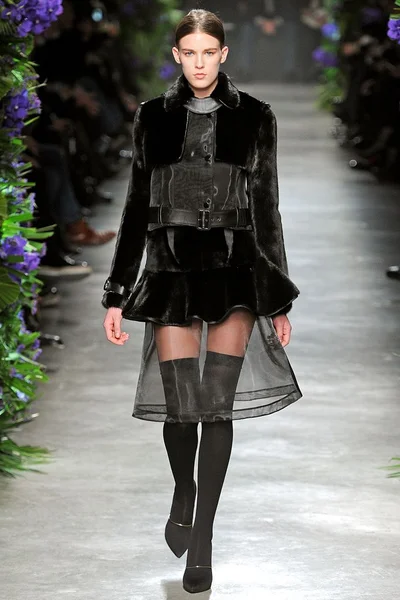 Look 27